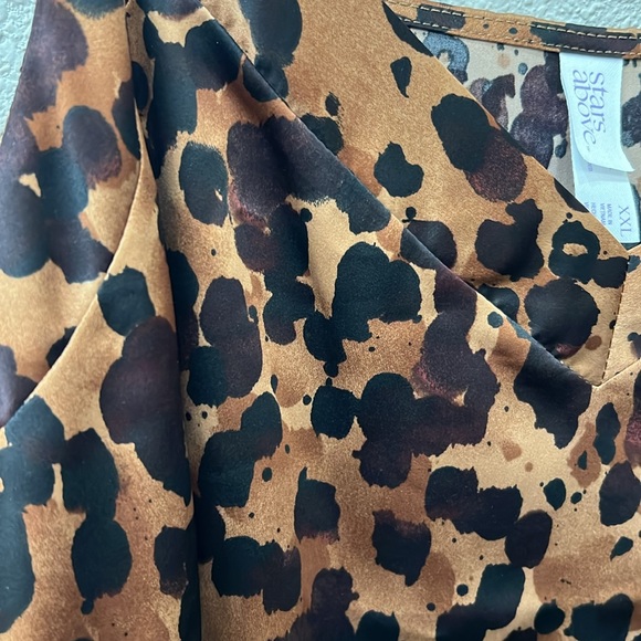 Cheetah print silky tank top with adjustable straps - Picture 4 of 6